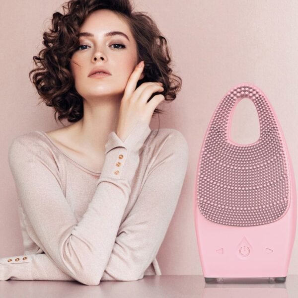 small bristle silicone brush (bult in battery)
